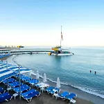 אתר נופש Orange County 5*
