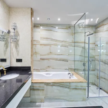 Complex Orange County 5*